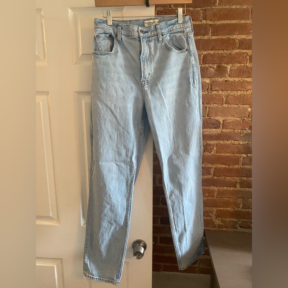 Abercrombie Curve Love Ultra High Rise Ankle Straight Jean - Picture 3 of 14